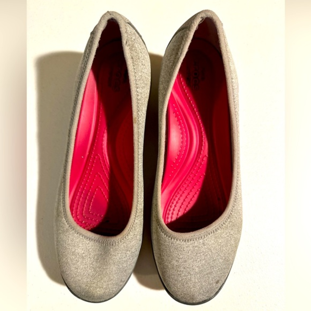 Crocs‎ Busy Day Wedge Heel Slip On Shoes Women's Gray Textile sz 7 (C)